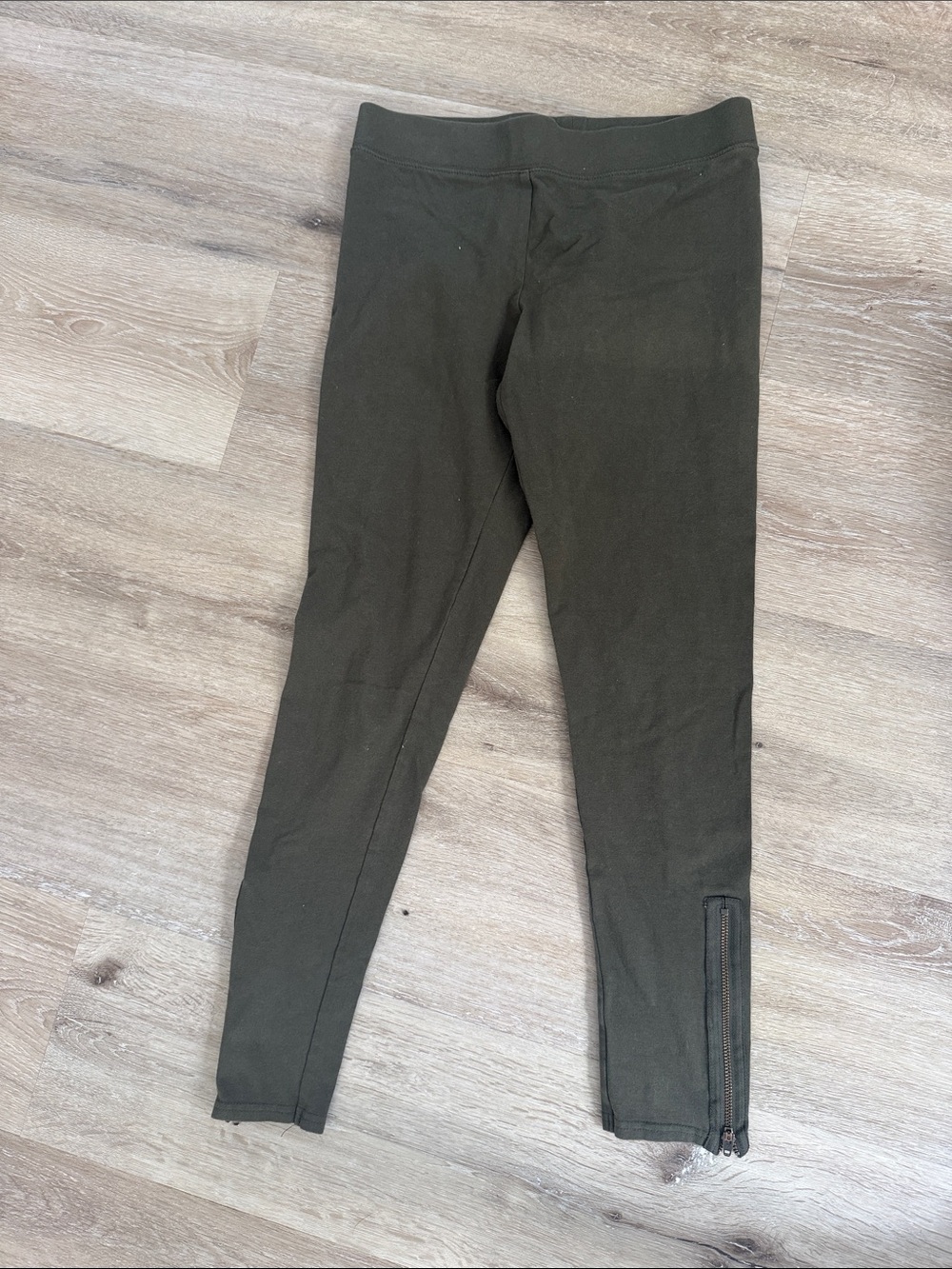 American Eagle Outfitters Olive Green Pull-On leggings with Ankle Zipper